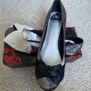 Never worn Fergalicious by Fergie Grey/Black Snakeskin Flats